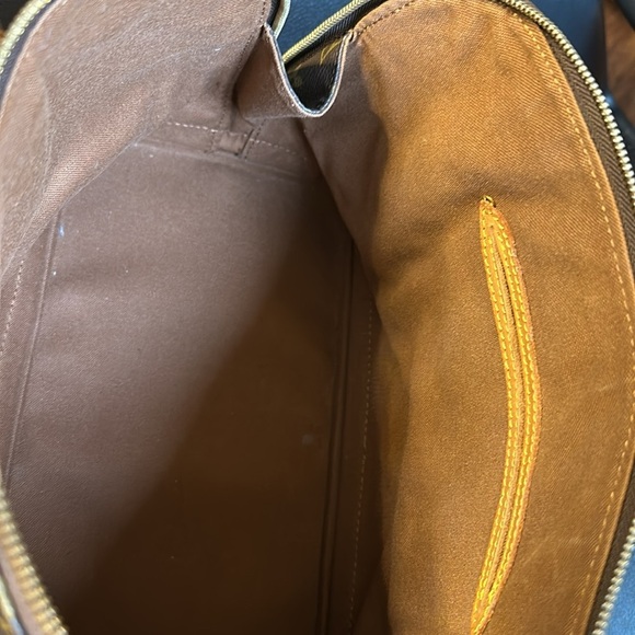 Louis vuitton Alma purse monogram. Beautiful, great condition inside and out. - Picture 8 of 11